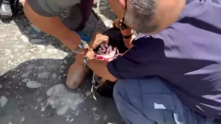 信義、集集分局合力在砂石車便道逮捕柯嫌。民眾提供