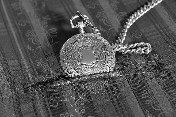 懷錶大小剛好可以裝進迷你口袋中。示意圖／翻攝自pixabay