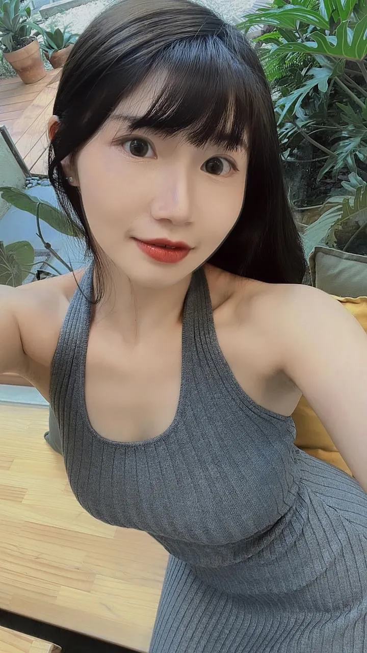 芹那受到關注坦言初期很難調適。芹那Selina 授權提供