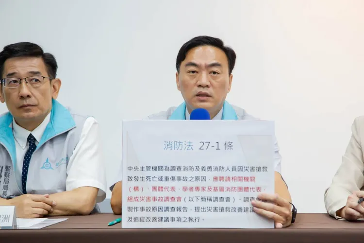 消防局長李世恭說明。新竹市府提供