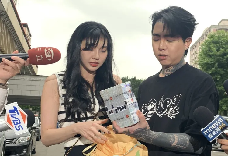 謝和弦與老婆陳緗妮（莉婭）之前把134萬現金賠給前妻。資料照片