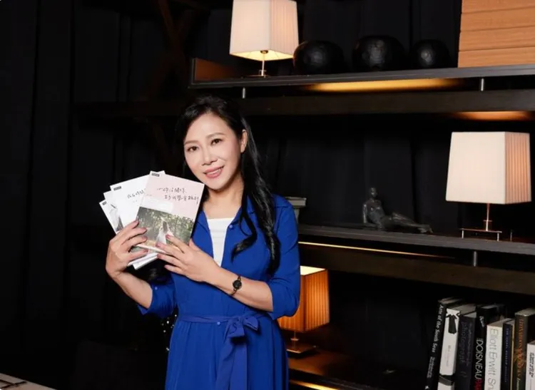 小彤將舊作重新整理改寫，一次推出《小彤的愛情短篇系列》4本書。