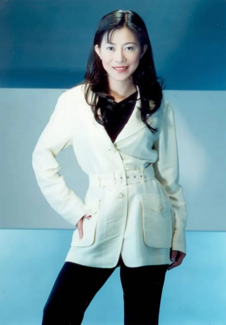 小彤擅長愛情、兩性話題，留著長髮、一雙大眼，言辭直接、犀利。小彤提供