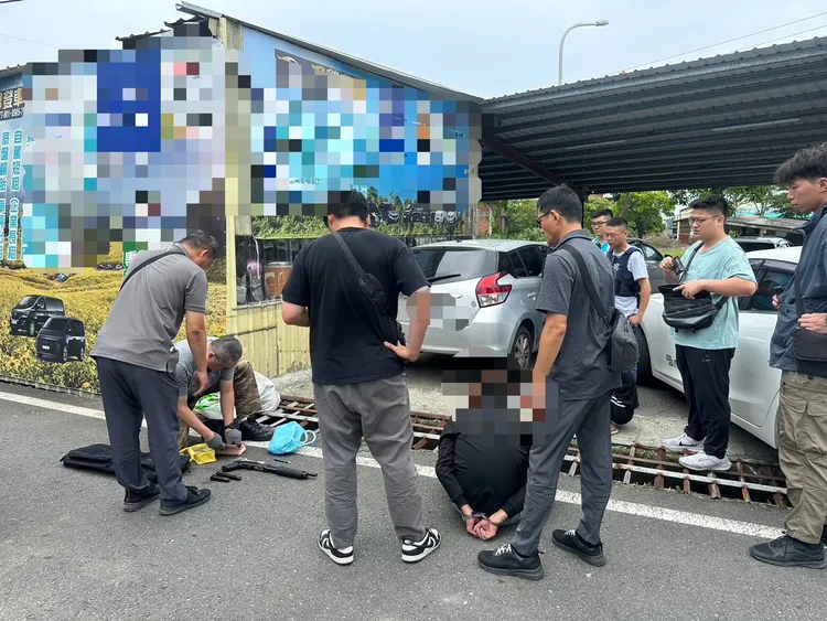 專案小組逮人。警方提供