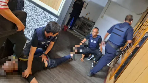 35歲男賭債遭霰彈槍射擊!命大胸口卡「金屬顆粒」 宜、花警逮5惡煞!起出4槍20彈