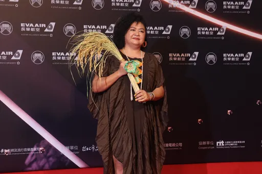 巴奈金曲35奪獎提「天安門也35年」 獲如雷掌聲:不要以為音樂跟政治沒關係