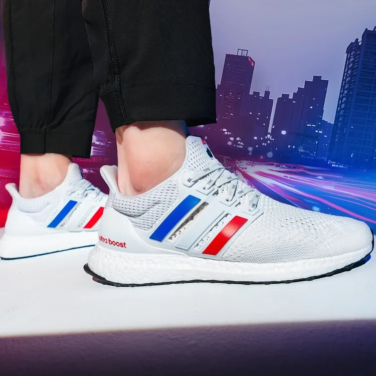 ULTRABOOST 1.0 TAIPEI台北城市跑鞋，5990元。品牌提供
