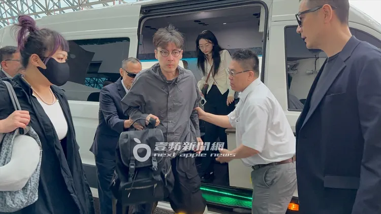 胡歌搭乘保母車抵達桃園機場。特勤中心攝