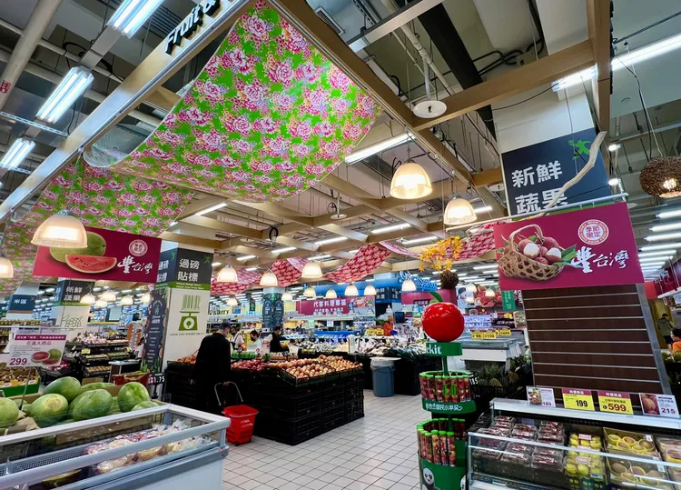 愛買量販「豐台灣」檔期力挺台灣在地優質農產品， APP會員瘋狂三重回饋。業者提供