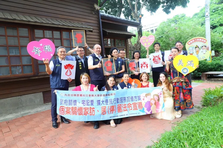 移民署嘉義縣服務站辦理擴大行動服務跨機關聯合訪視行程，訪視嘉義縣青翼文化產業協會。移民署提供