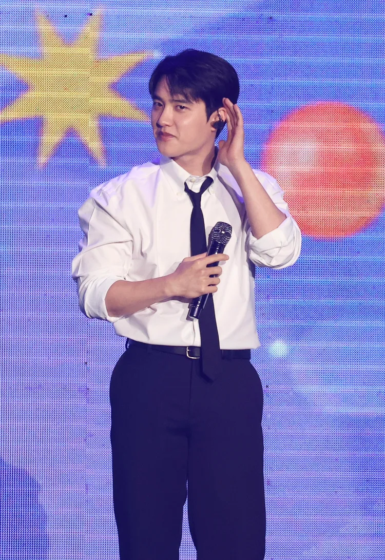 D.O.一開始不滿意粉絲的應援聲，當場抽考。彭欣偉攝