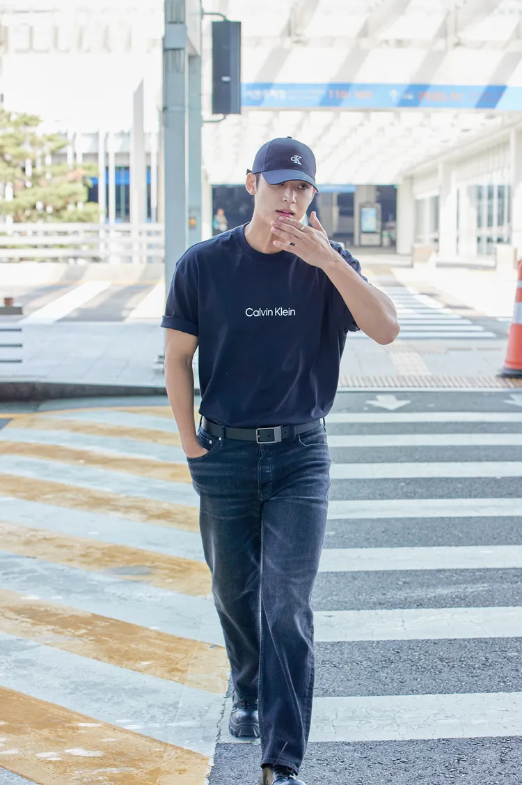 珉奎擁有187公分加上57公分寬肩膀的好身材。品牌提供