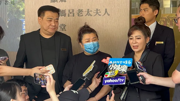 白雲、林美秀、王彩樺都心疼寬姐，來爲寬姐加油打氣。特勤中心攝