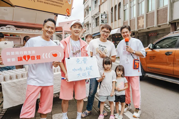 駐村小隊賣力推廣U=U講座。客家電視台提供