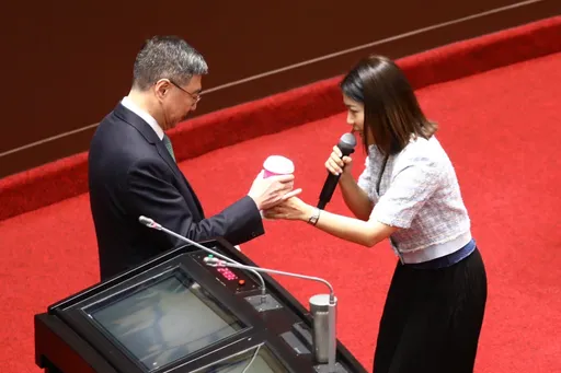 徐巧芯「咖啡與茶」暗喻北市警局風波　卓榮泰一句話讓她愣住