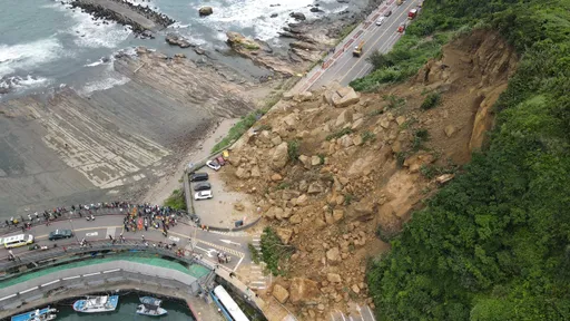 基隆山崩6/11搶通!土石超過1萬立方公尺 台2線、9線公車受影響