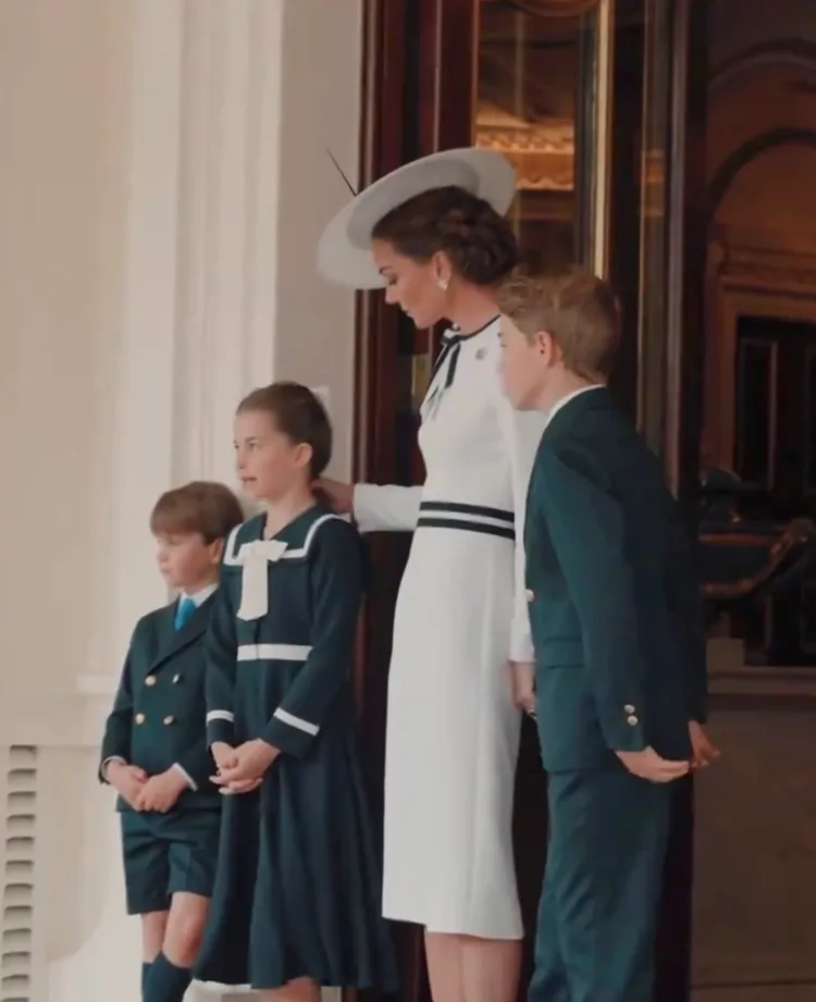 凱特在花絮影片裡溫柔撫摸女兒夏綠蒂的頭髮。翻攝IG@princeandprincessofwales