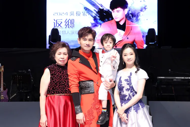 吳俊宏開唱，家人到場應援。豪記唱片提供