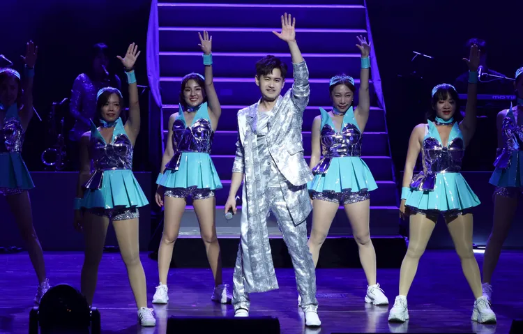 吳俊宏開心登上故鄉的高雄舞台開唱。豪記唱片提供