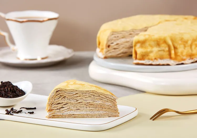 7/1起「王品瘋美食購物網」同步銷售網路團購知名甜點「岩燒千層蛋糕」，特價880元。業者提供