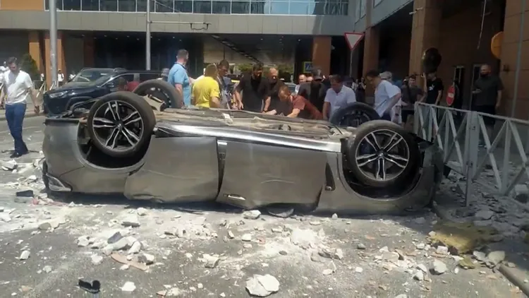 民眾救援。翻攝自X