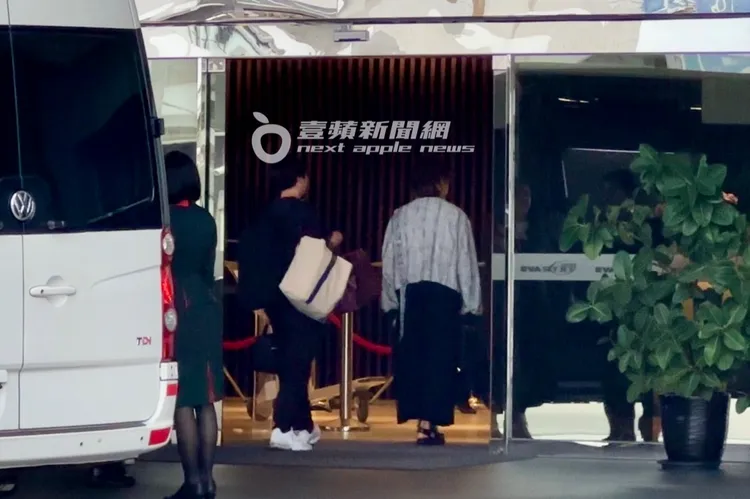 日本男團KAT-TUN成員龜梨和也、中丸雄一、上田龍也抵達松山機場VIP商務中心離台。特勤中心攝