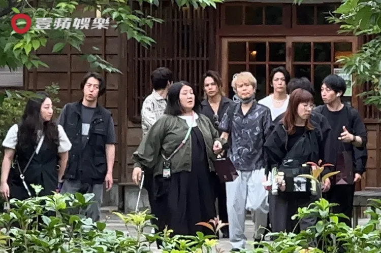 日本夯團KAT-TUN，今到台北101、西門町寺廟及慶城街吃冰踩點，龜梨和也、中丸雄一、上田龍也一起上班。特勤中心攝