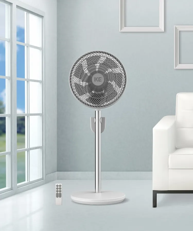 嘉儀KE新品3D擺頭無線節能立扇KEF-242高效節能，讓消費者享受涼爽無負擔。業者提供