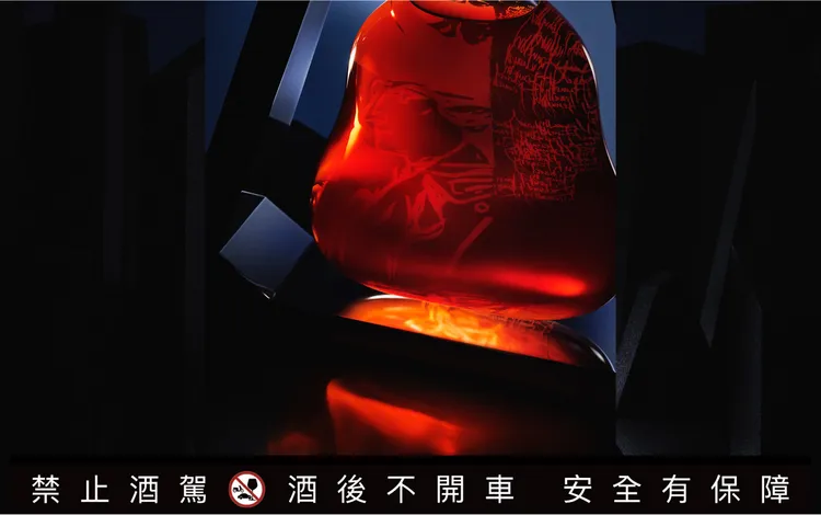 結合優美與大膽的細節設計將李察干邑紀念瓶裝打造出藝術般匠心之作，建議售價72萬元。業者提供