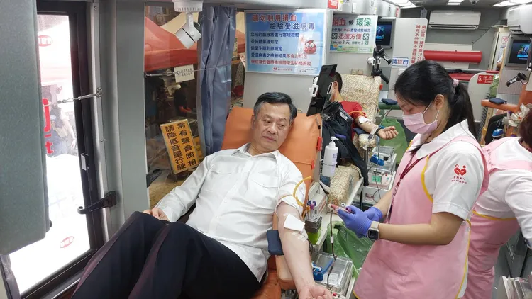 桃園市警局副局長陳武康捐血。桃園警分局提供