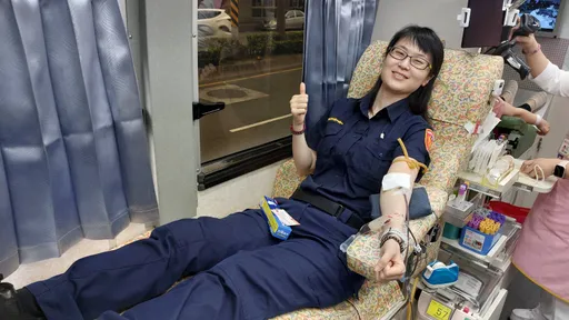 桃警挽袖歡慶警察節 「SHOW出你的一臂之力」捐血好公益