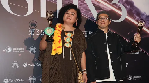 笑死!小粉紅狂譙巴奈金曲致詞 「究竟說了啥?」卻沒人敢答