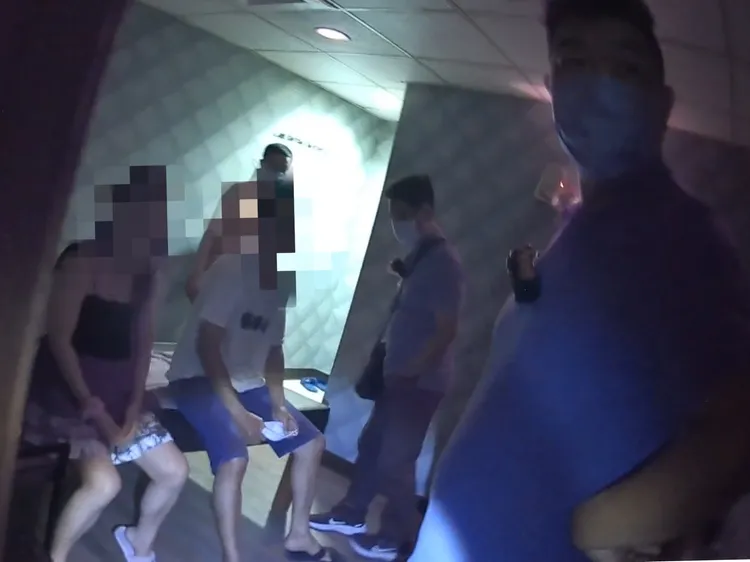 男客原想「小女友體驗」，慘遇警方破門查緝。讀者提供