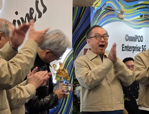 黄仁勋逛电脑展首站访云达 林百里:AI太好玩要延后退休