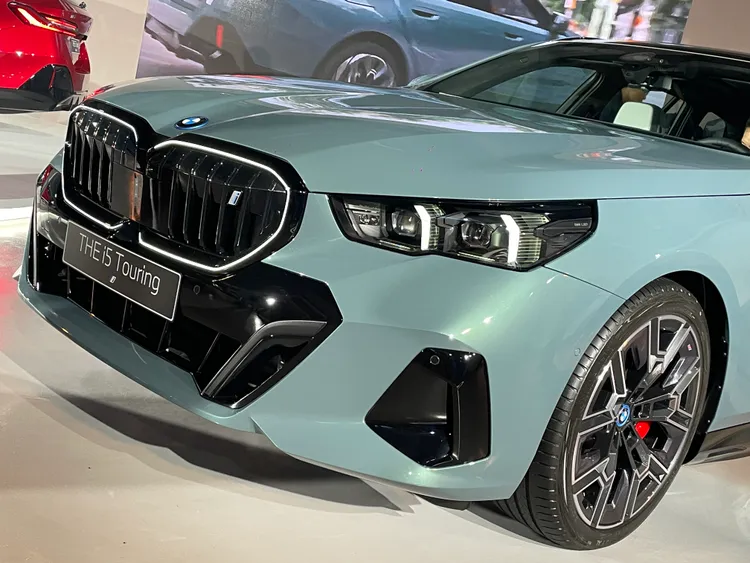 i5 eDrive40 Touring M Sport擁有340匹最大馬力與430牛頓米最大扭力，0-100km/h加速僅需6.1秒，最高續航里程可達560km。林浩昇攝