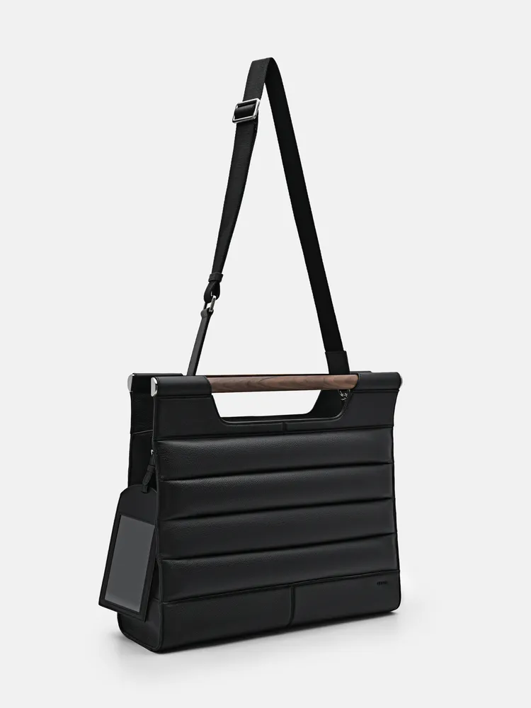 PEDRO x COMMUNE聯名Aviate手提包，5390元。品牌提供