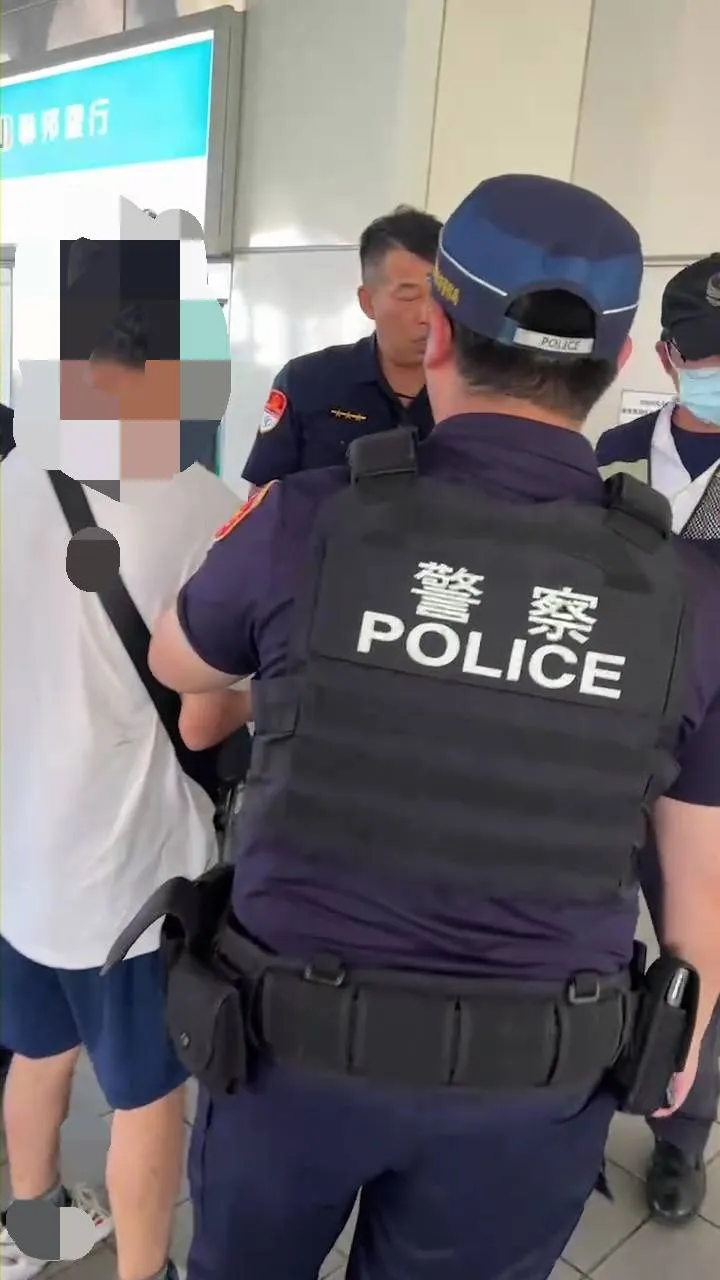 捷運警察到場了解狀況。翻攝畫面