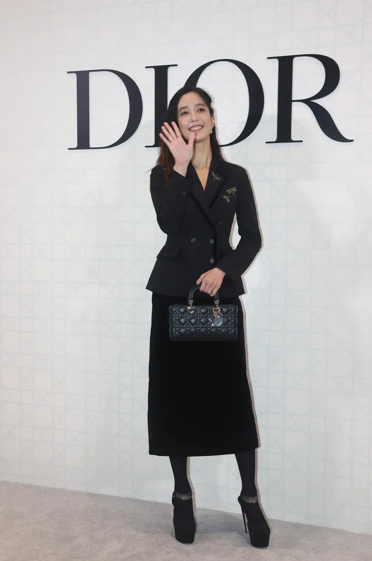 陳庭妮以一身黑的造型現身。彭欣偉攝