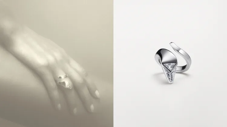 Eternal Gold 18K白金與培育鑽石蛇形戒指。品牌提供