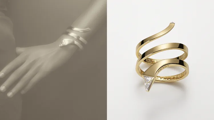 Eternal Gold 18K黃金與培育鑽石蛇形手環。品牌提供
