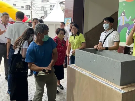 台泥獨家研發防火防爆儲能櫃 與岡山里民「綠色能源日」面對面溝通