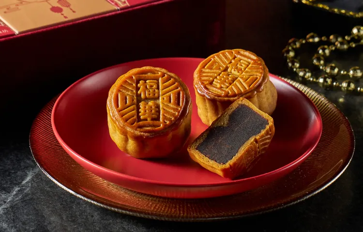 珍珠坊的廣式月餅共有四種口味，當中以綿密香甜的棗泥桂圓最為經典。業者提供