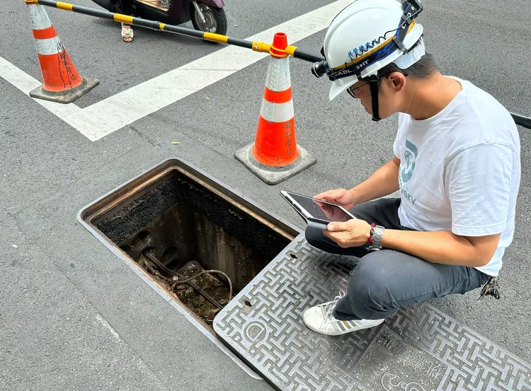 桃園寬頻管理系統可透過巡查APP即時回報設施位置與照片。智慧城鄉發展委員會提供