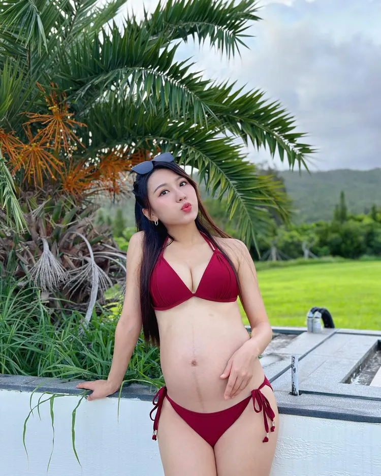 啦啦隊女神曬孕期比基尼照。翻攝Peggy 黃沛祺臉書