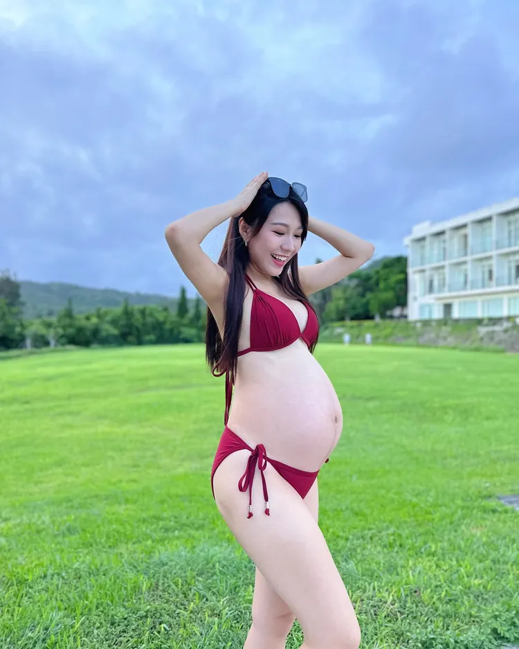 啦啦隊女神曬孕期比基尼照。翻攝Peggy 黃沛祺臉書