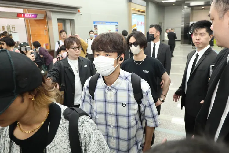 中丸雄一走在上田龍也之後。特勤中心攝