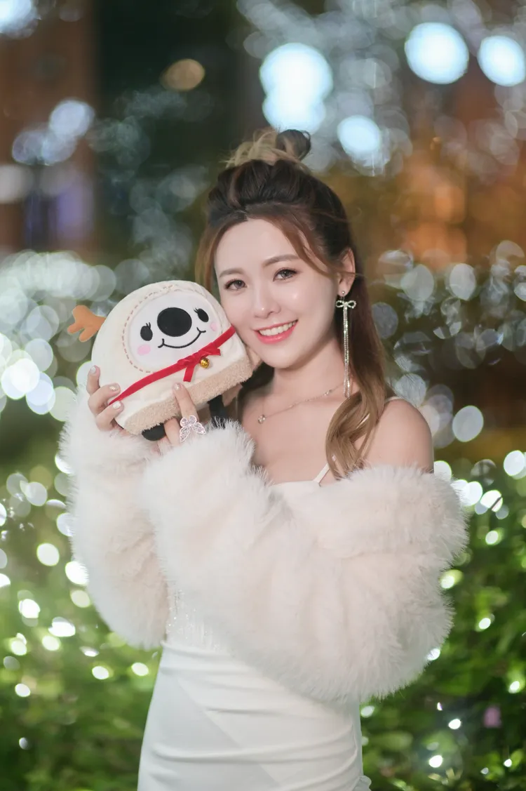 易冷會在直播間和大家分享保養身體的觀念，希望大家一起好好過日子。