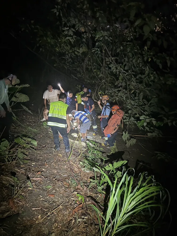 老翁經送醫後無生命危險。警方提供