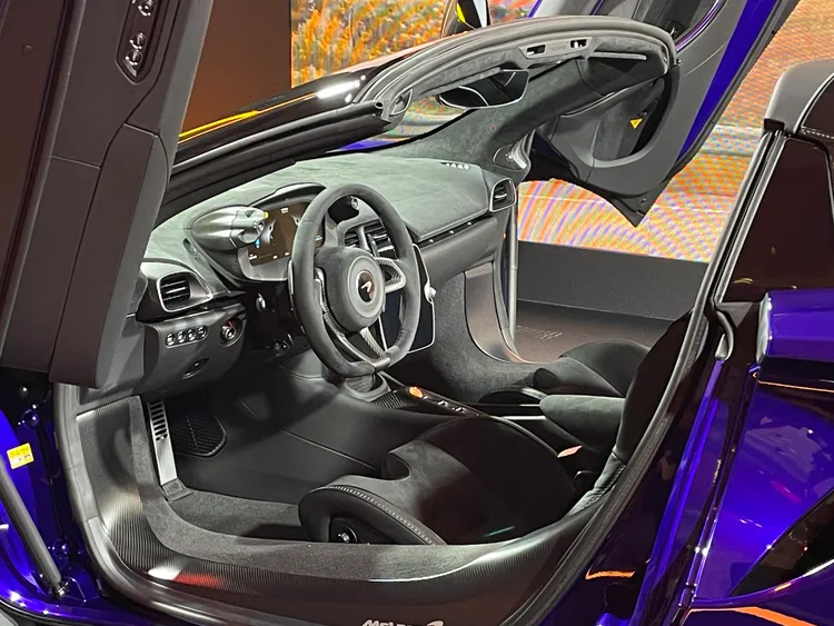 Artura Coupe及Spider提供三種不加價風格內裝套件，包含TechLux科技豪華、Vision創新現代，以及Performance 純粹駕馭。林浩昇攝