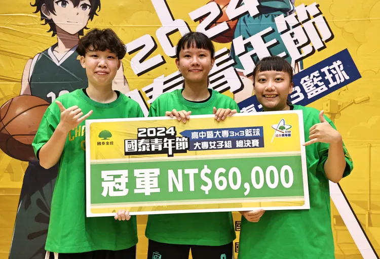 嘉南藥理大學「小兔子喵喵」靠默契養成，擊退常勝軍登上后座。(圖/國泰金控提供)